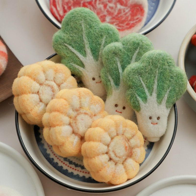 Wool felt hand-made hot pot series vegetables corn pepper mushroom original handmade brooch/pin jewelry - เข็มกลัด - ขนแกะ สีเหลือง