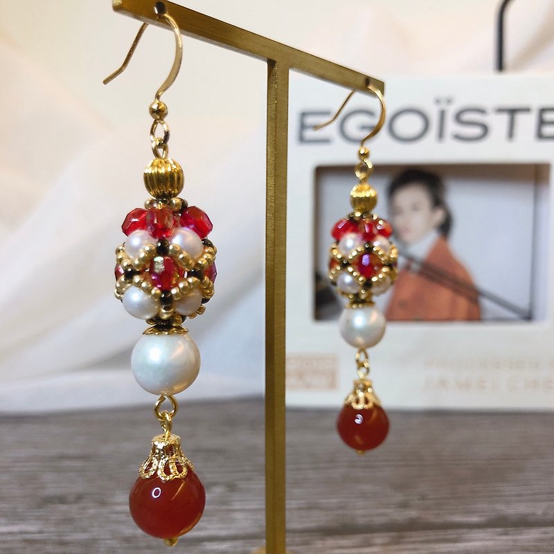 The Great Gatsby - Myrtle Wilson - Earrings & Clip-ons - Pearl Red