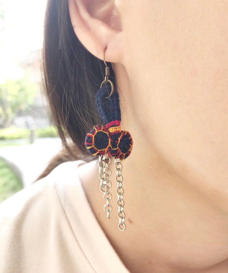 Necklace Series-Earrings/Moiré Plate Buckle - ต่างหู - ผ้าฝ้าย/ผ้าลินิน สีน้ำเงิน
