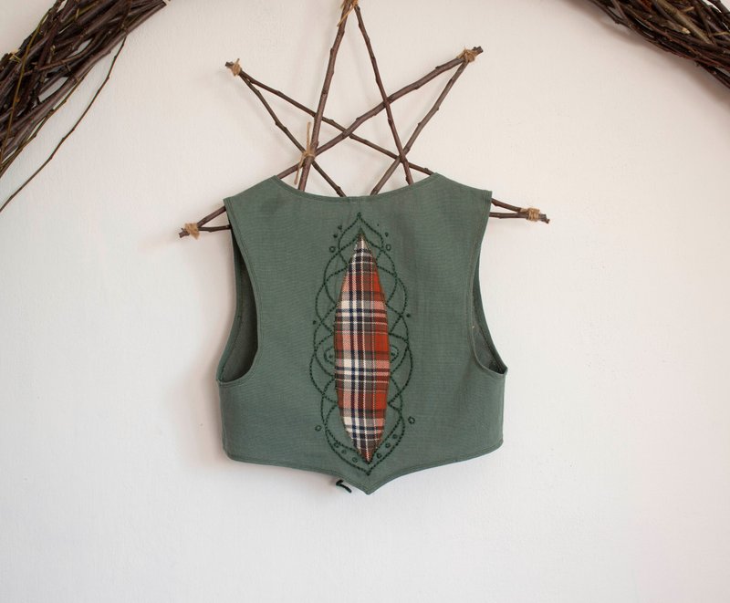 Green women short vest, elven top, woodland vest - 背心/無袖上衣 - 棉．麻 綠色