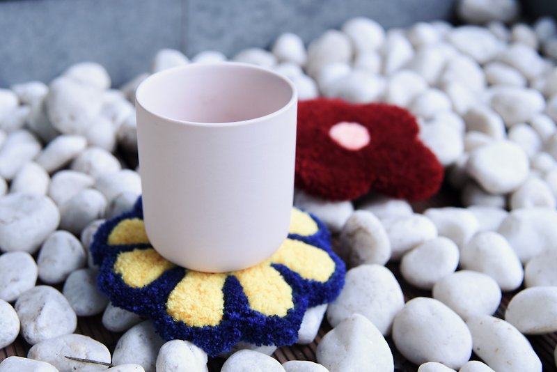 Xinyi District/mini handmade coaster class (10×10 cm)x2/tufted carpet - Knitting / Felted Wool / Cloth - Wool 