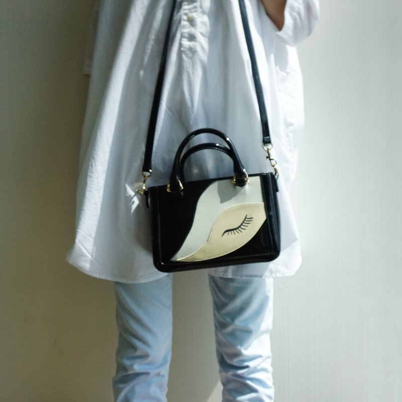 Kanali pure black lacquered Italian leather handbag / cross-body bag - กระเป๋าแมสเซนเจอร์ - หนังแท้ สีดำ