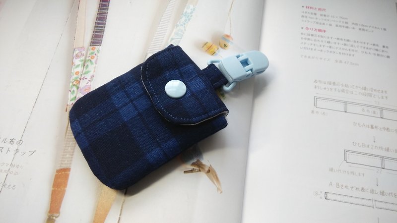 Lan Ge Mi Yue gift peace symbol bag - ผ้ากันเปื้อน - ผ้าฝ้าย/ผ้าลินิน สีน้ำเงิน