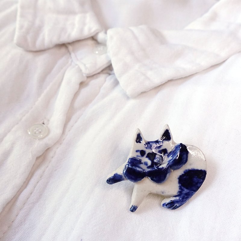 ceramic cat brooch - เข็มกลัด - ดินเผา สีน้ำเงิน