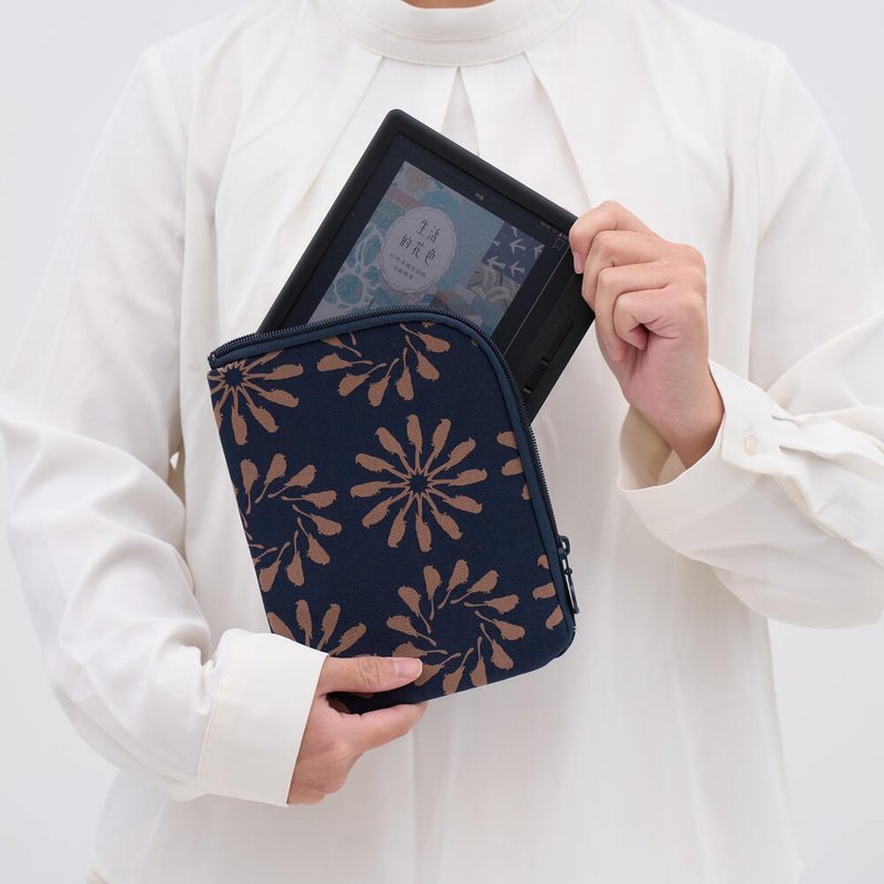 6インチ電子書籍リーダー収納ケース（保護ケース）/ オウチュウサークル / ネイビー - その他 - コットン・麻 ブルー