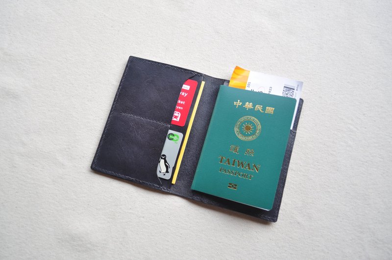 Leather Passport Holder/Passport Cover - Classic Black - ที่เก็บพาสปอร์ต - หนังแท้ 