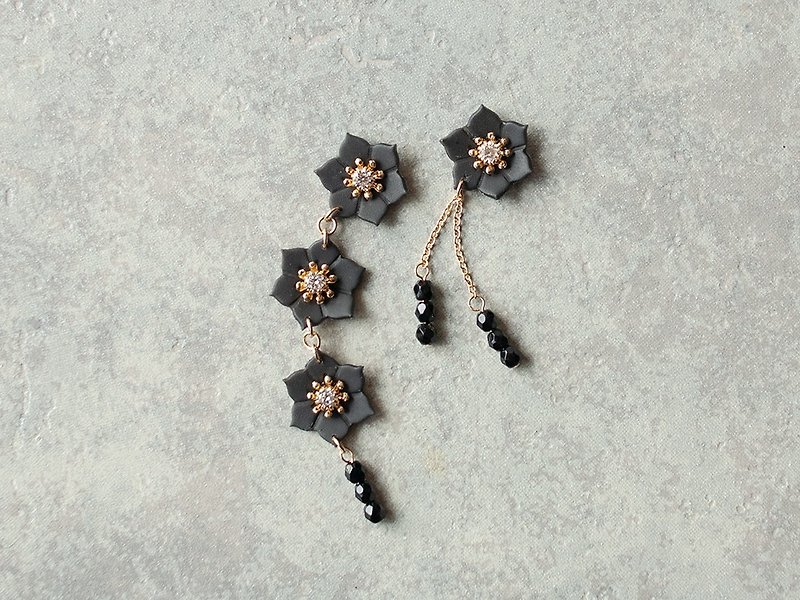 Successive flower earrings / earrings / black - ต่างหู - ดินเหนียว สีดำ