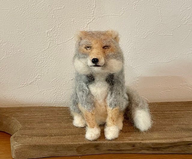 チベットスナギツネ　刺繍ブローチ　【受注製作】        