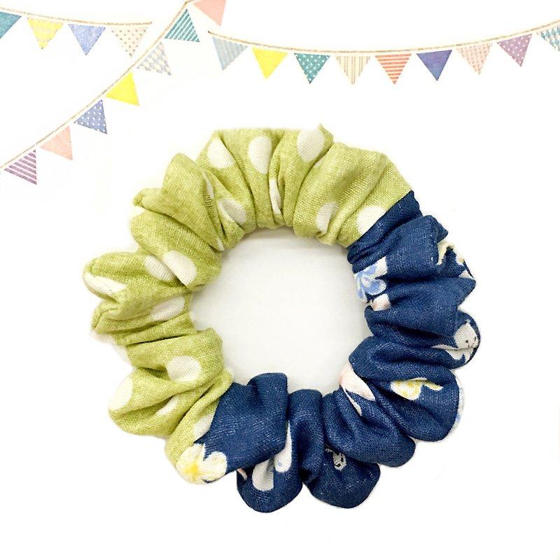 Pure handmade limited edition spring poetic patchwork donut scrunchie - เครื่องประดับผม - ผ้าฝ้าย/ผ้าลินิน 