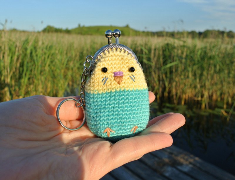 Budgie, parrot, crochet purse, cute bag, toy bird, bag charm, keychain - 零錢包/小錢包 - 其他材質 藍色