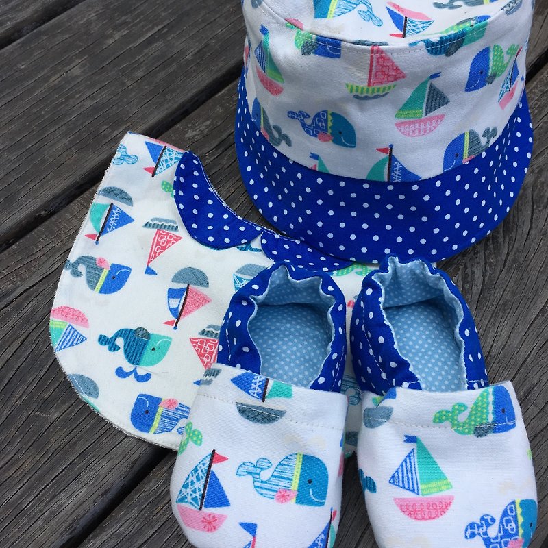 鯨魚與帆船彌月禮物組-帽子+圍兜+鞋子 - 滿月禮物 - 棉．麻 藍色