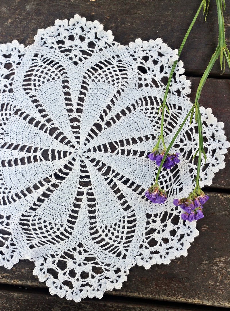 Hand-made - elegant lace flowers lace pad. - Items for Display - Cotton & Hemp White
