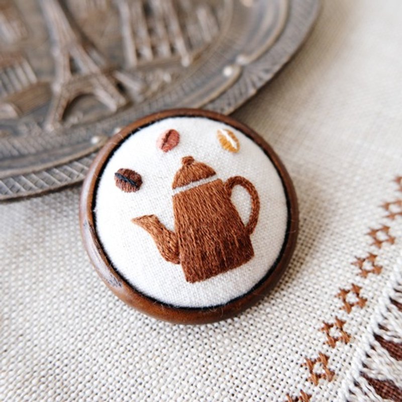 cafe brooch, small coffee pot, tea - เข็มกลัด - ผ้าฝ้าย/ผ้าลินิน สีนำ้ตาล