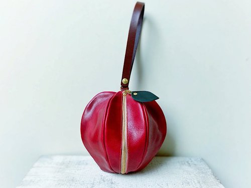 kaleidoscope JAPANオイルレザー 革のりんごポーチ pomme ダークレッド 艶赤色