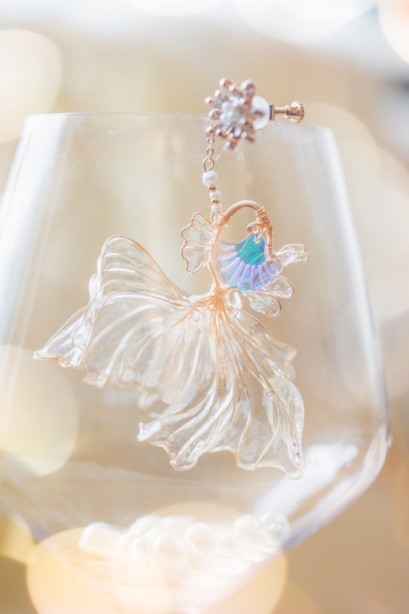 Ocean Paradise] Crystal Mermaid Crystal Flower Resin Earrings Can Be Changed To Sterling Silver Ear Needles/ Clip-On - ต่างหู - เรซิน สีใส