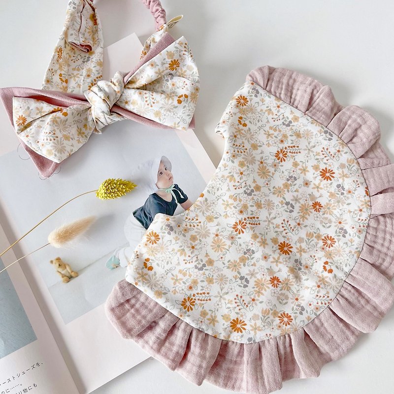 法國粉藕花繪  天然染色彌月禮盒 荷葉圍兜+寶寶髮帶 滿月禮 - 滿月禮物 - 棉．麻 