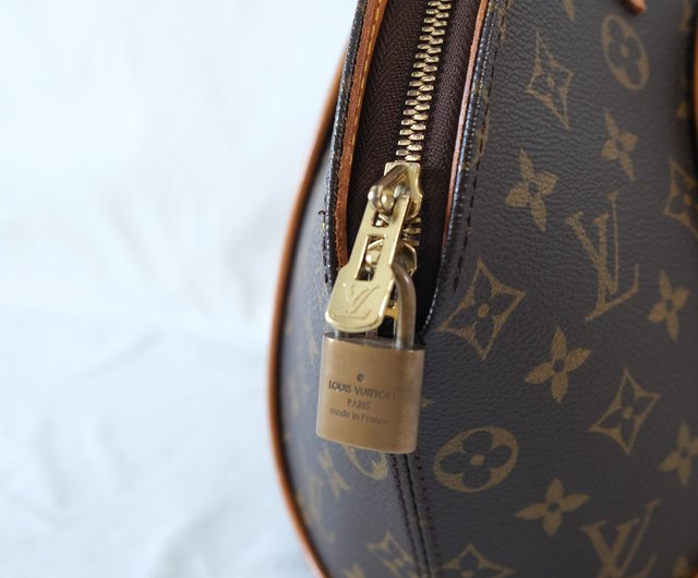 lv wrist pouch