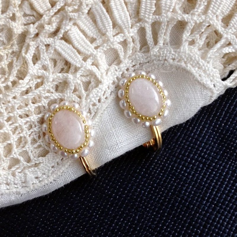 Marganite and vintage pearl oval ear clip Ear iris - Earrings & Clip-ons - Gemstone Pink