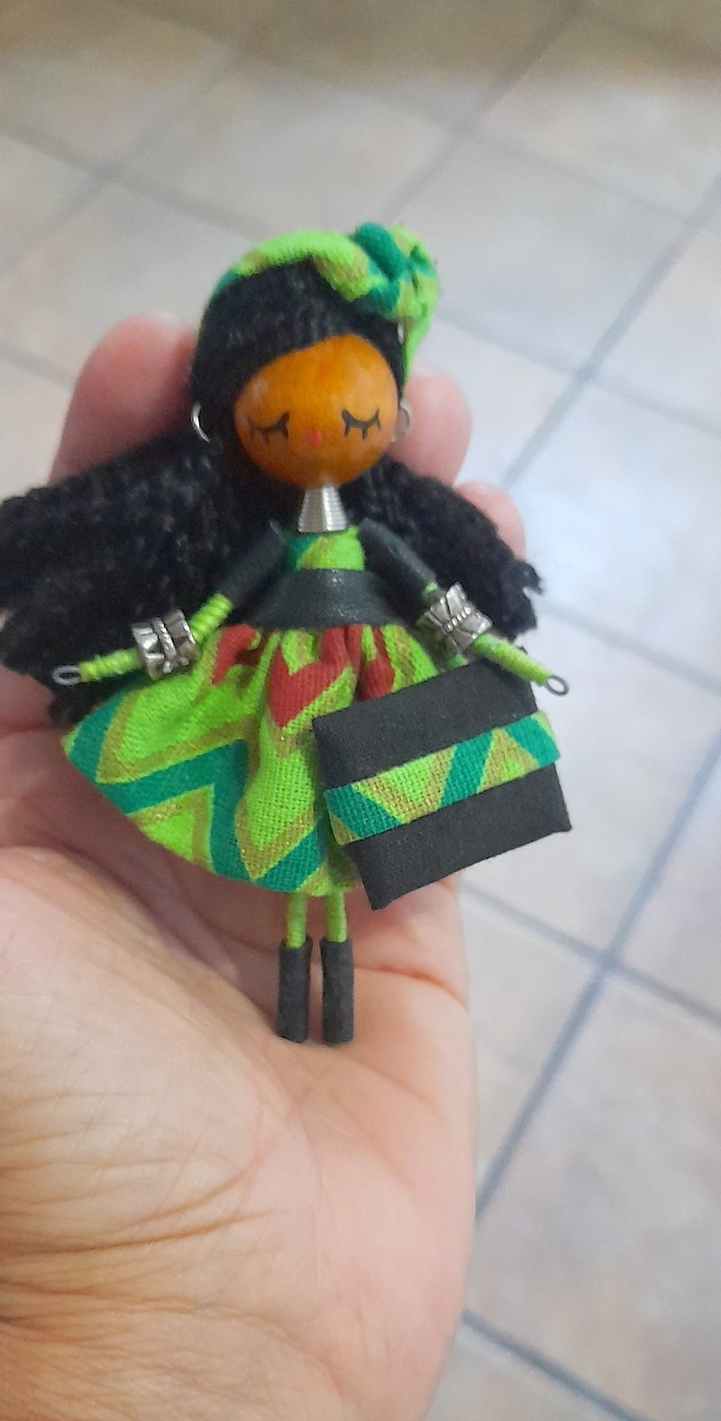Brooch doll Kenia - 胸針/心口針 - 木頭 綠色