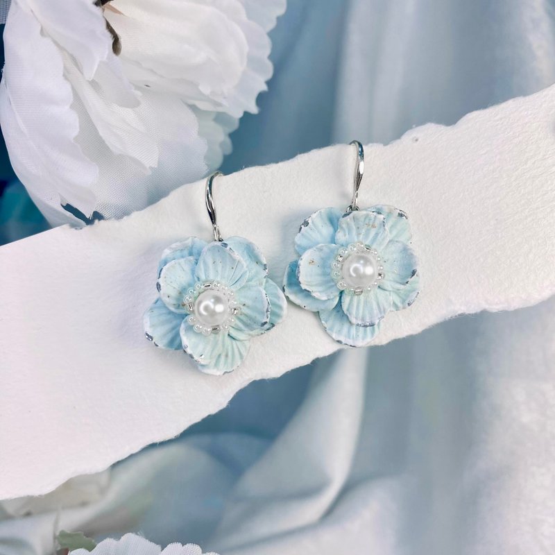 [Customized] Pearl Flower Core Mint Blue Flower Clay Earrings - ต่างหู - ดินเหนียว สีน้ำเงิน