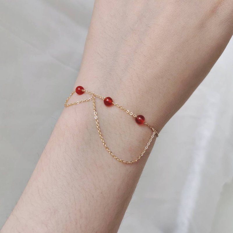 【Veverka】Eternal Dunhuang- Natural Stone Bracelet Red Agate - สร้อยข้อมือ - โลหะ สีแดง