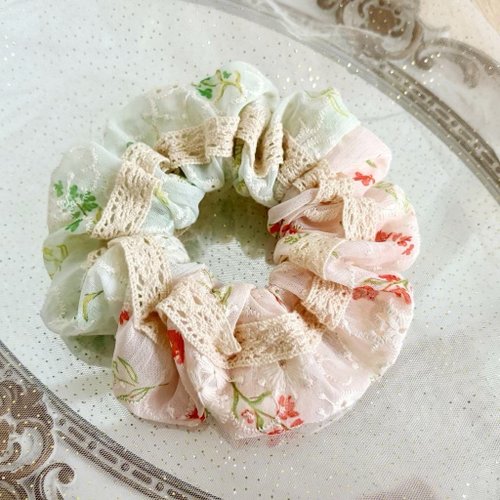 哈娜髮飾 Hanabi ~ 手工訂製飾品 蕾絲布藝大腸圈/ 刺繡髮圈 大腸髮圈 髮飾 頭飾 禮物 豬腸圈
