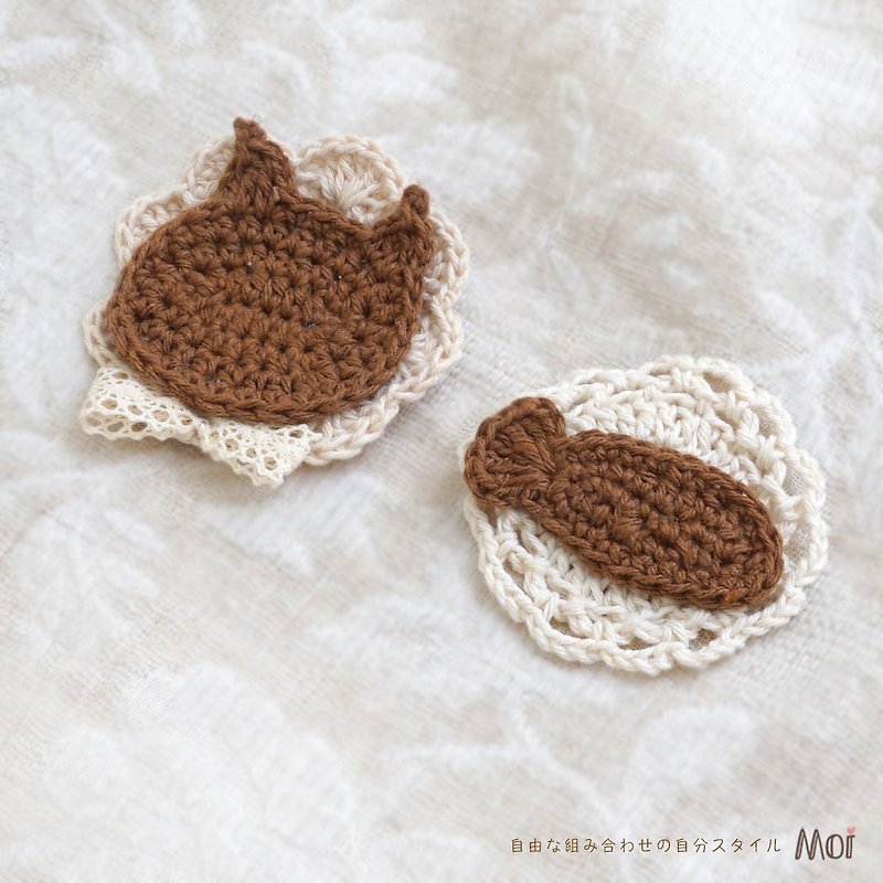 Mori Breath Knitting * Cat and Fish Coffee Milk Hand Crochet Brooch Set - Brooches - Cotton & Hemp Brown