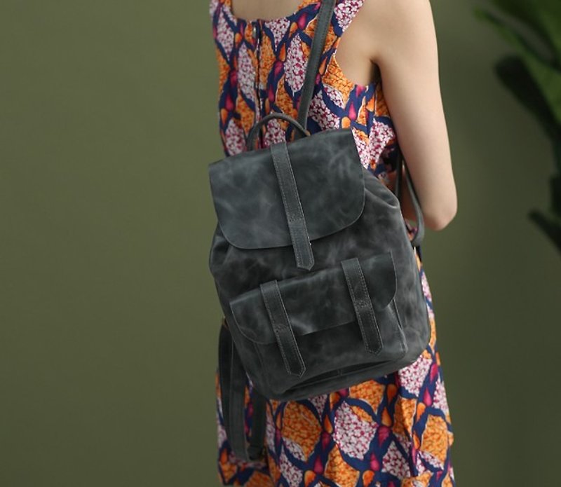 Small pocket buckle shape medium leather backpack rub color gray - กระเป๋าเป้สะพายหลัง - หนังแท้ สีเทา