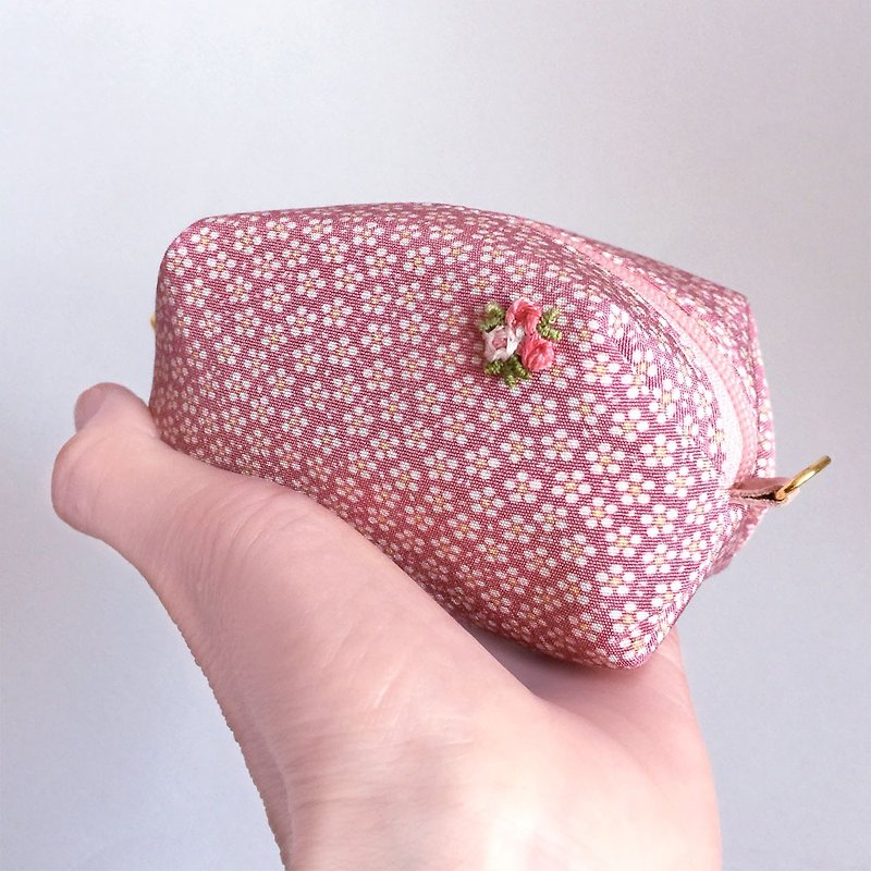 Pouch with Japanese Traditional Pattern, Kimono (Small) "Silk" - Toiletry Bags & Pouches - Silk 