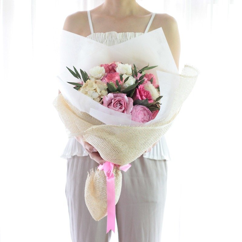 CB201：様々な重要なの機会にお祝いのための花の花束。ピンク、クリームの色合いで - 木工/竹細工/ペーパークラフト - 紙 ピンク