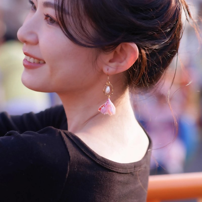 Swanky | Pearl with Small Round Water Drop Design Earrings - ต่างหู - วัสดุอื่นๆ 