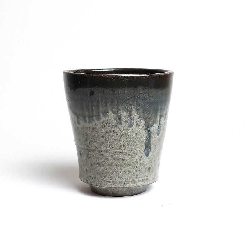 Mingya kiln l wood fired gray glaze iron spot blue flowing water cup tea cup pottery cup wood fired - ถ้วย - ดินเผา สีเทา
