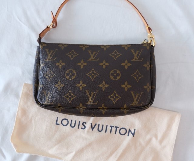 Louis Vuitton monogram pochette LV presbyopic clutch bag large