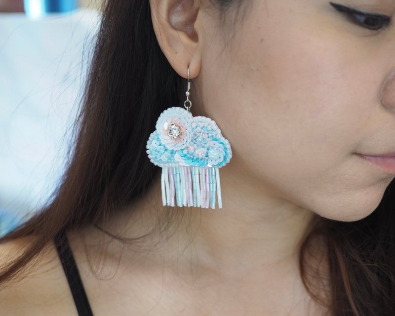 刺繡雨雲耳環 適合已打耳洞的耳環/非穿孔耳朵 - 耳環/耳夾/耳骨夾 - 繡線 