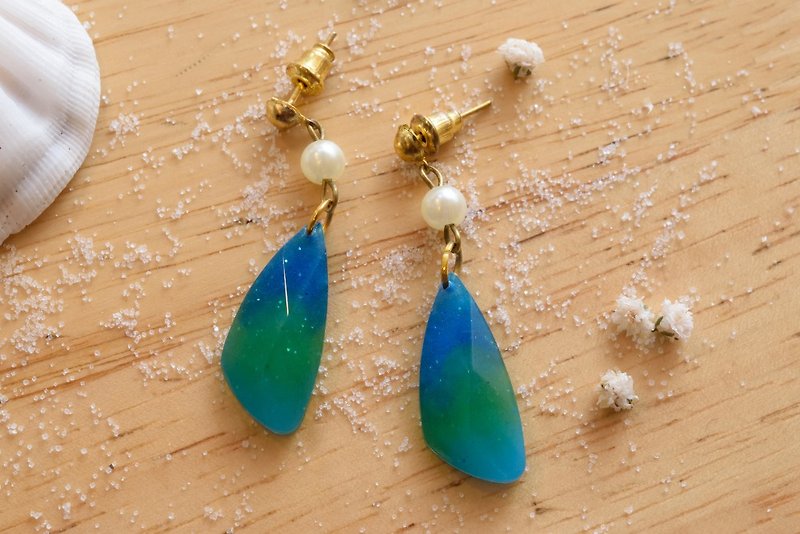 Cute & Beauty Adorable Blue Green Gem Resin Dangle Earrings - ต่างหู - กระดาษ สีน้ำเงิน