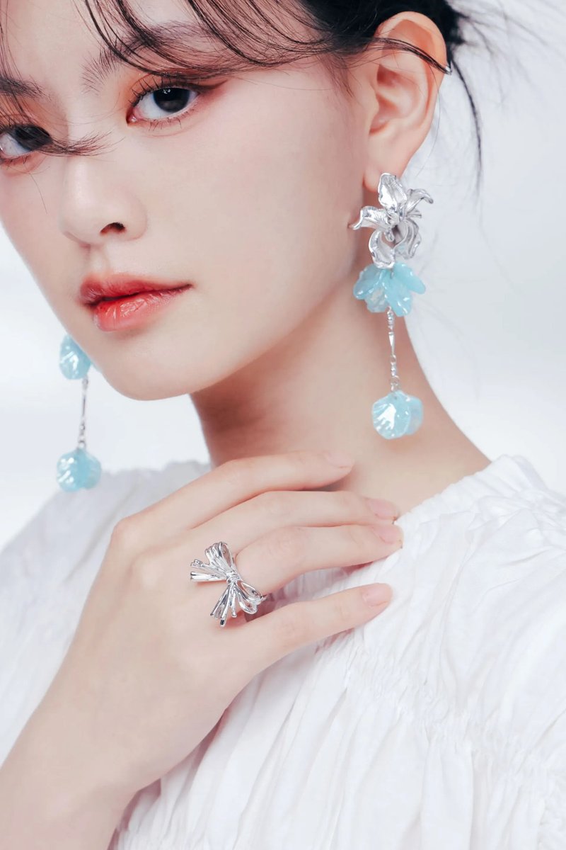 COR-DATE / Aqua Flower Language / Falling Petals Earrings - ต่างหู - วัสดุอื่นๆ 