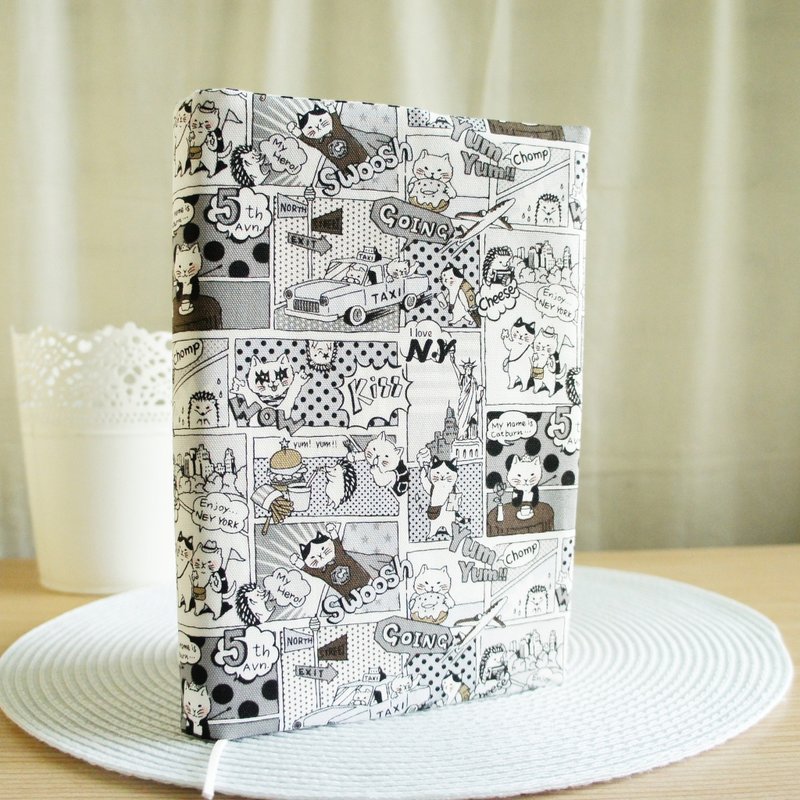 Lovely日本布【動漫喵星超人雙面布書衣、白底黑】25K日誌A5手帳E - 書衣/書套 - 棉．麻 黑色