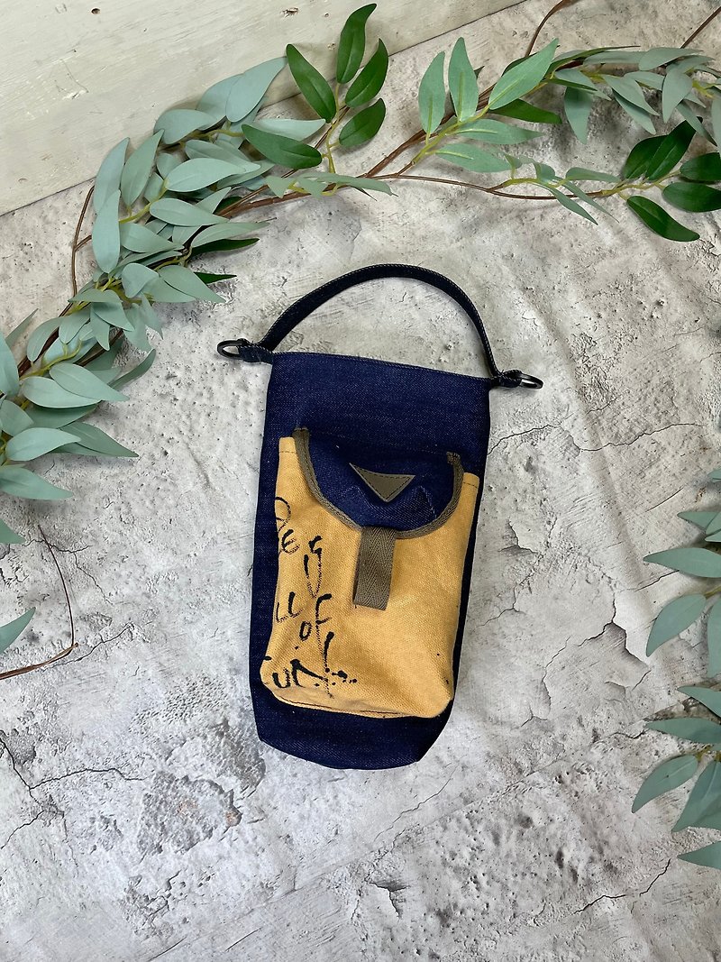Handmade Tooling Pocket Denim Stitching Water Bottle Bag Carry Bag - กระเป๋าถือ - ผ้าฝ้าย/ผ้าลินิน 