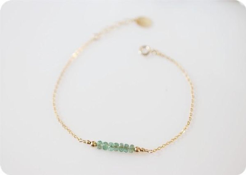 Emerald bracelet May birthstone for stacking - สร้อยข้อมือ - เครื่องเพชรพลอย สีเขียว