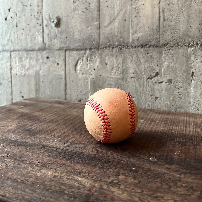 Hand-stitched vegetable tanned leather baseball【Jane One Piece】 - Other - Genuine Leather Brown