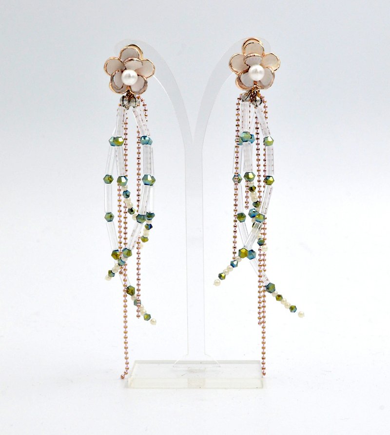 Tassel beads tea flower earrings - ต่างหู - โลหะ 