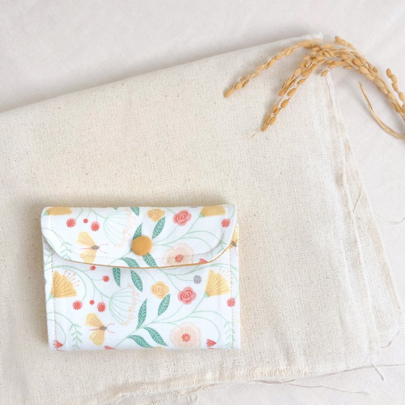 *Handmade by Mianhuatang*Cream Garden three-layer magnetic buckle coin purse - Wallets - Cotton & Hemp 