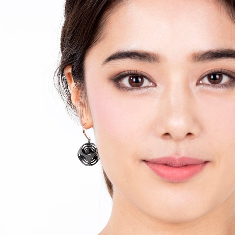 Turner's Rounded Cube Earrings (Grey)  | Scaling Collection - ต่างหู - พลาสติก สีเทา