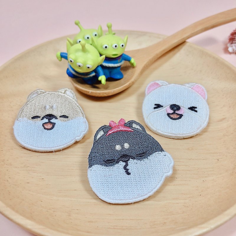 Hi Xiaoqiang / Qiangchai Round Embroidery Pin - Brooches - Thread Multicolor