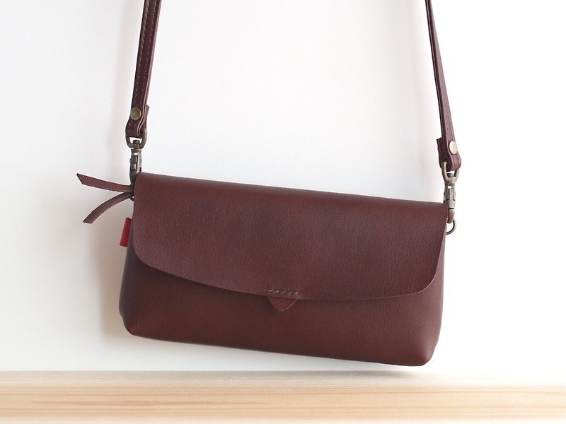 Leather Shoulder Pouch wallet - 側背包/斜背包 - 真皮 咖啡色