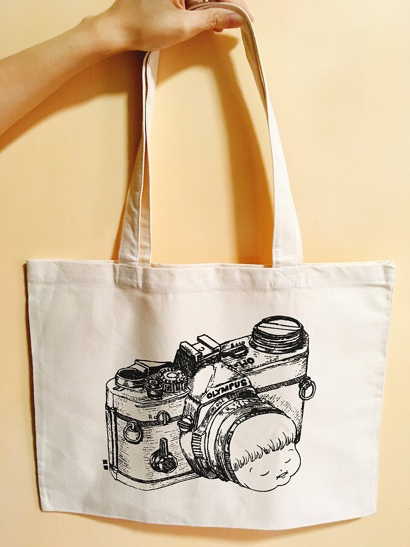 Fat Girl Camera Canvas Bag - กระเป๋าถือ - ผ้าฝ้าย/ผ้าลินิน 
