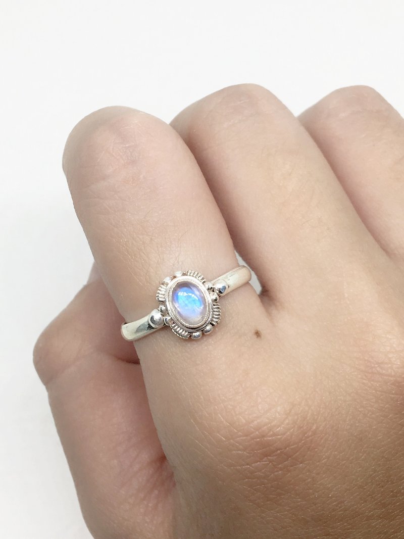 月光石925純銀戒指 尼泊爾手工鑲嵌製作 - 戒指 - 其他金屬 藍色
