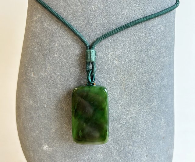 翡翠彫刻ネックレス 緑色 翡翠ネックレス 翡翠彫刻 蝉 ネックレス