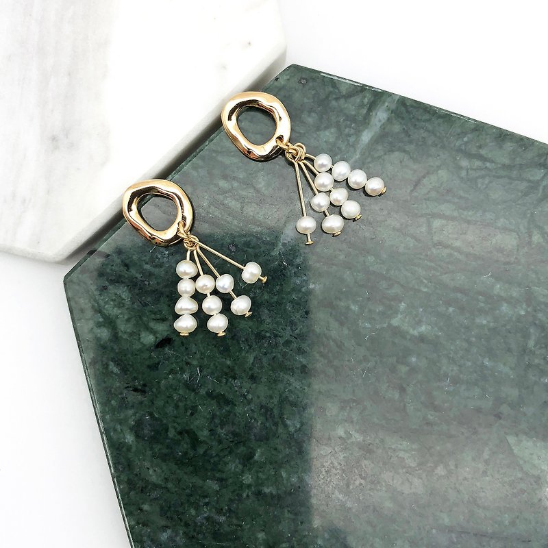 Mini Pearls 14KGF Earrings 【Wedding Pearl Earrings】【Mothers Day Gift】 - ต่างหู - ไข่มุก สีทอง