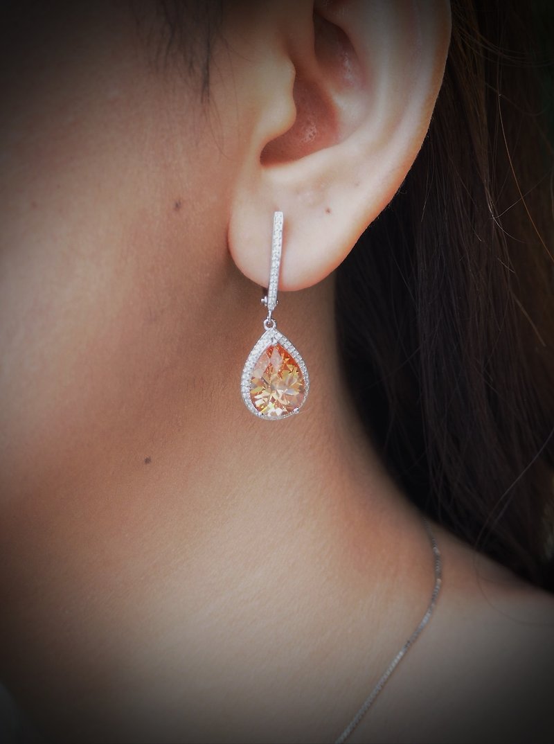 Elegant pear-shape champagne CZ dangle earring - 耳環/耳夾 - 純銀 橘色